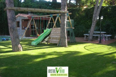 Jardín realizado por Instalverd, con césped Verdalia