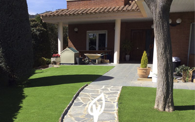 Jardin cesped artificial en Tarragona